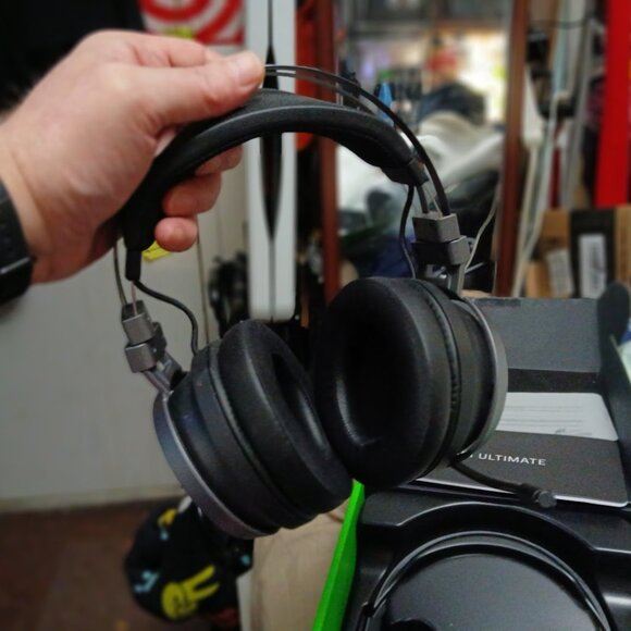 Razer Nari Ultimate Wireless Gaming Headset with Mic and Haptic Technology - Picture 6 of 13